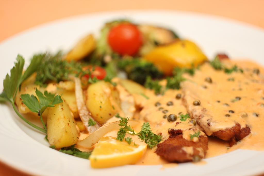 Hotel & Restaurant Am Kirschberg Alten Buseck ภายนอก รูปภาพ