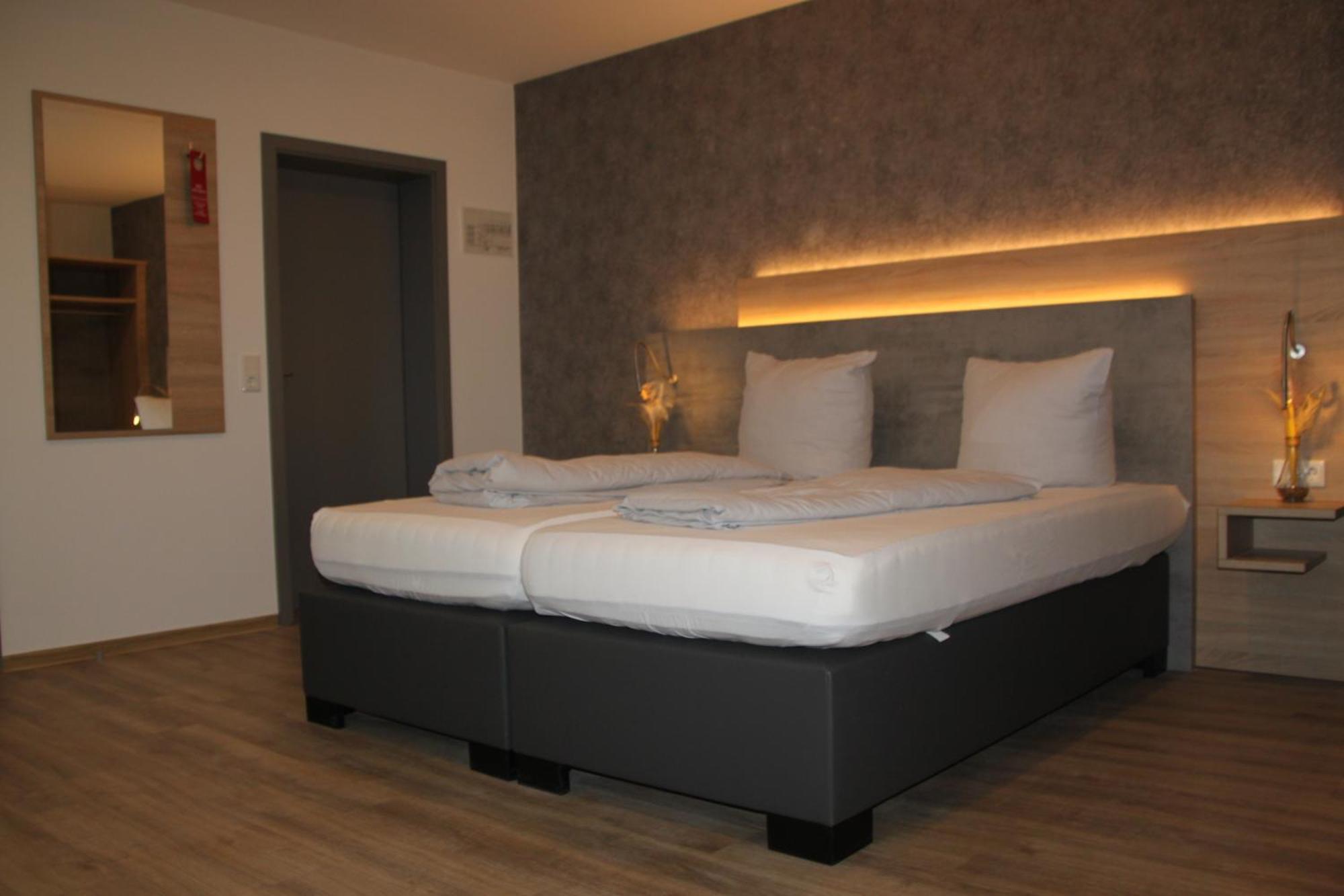 Hotel & Restaurant Am Kirschberg Alten Buseck ภายนอก รูปภาพ