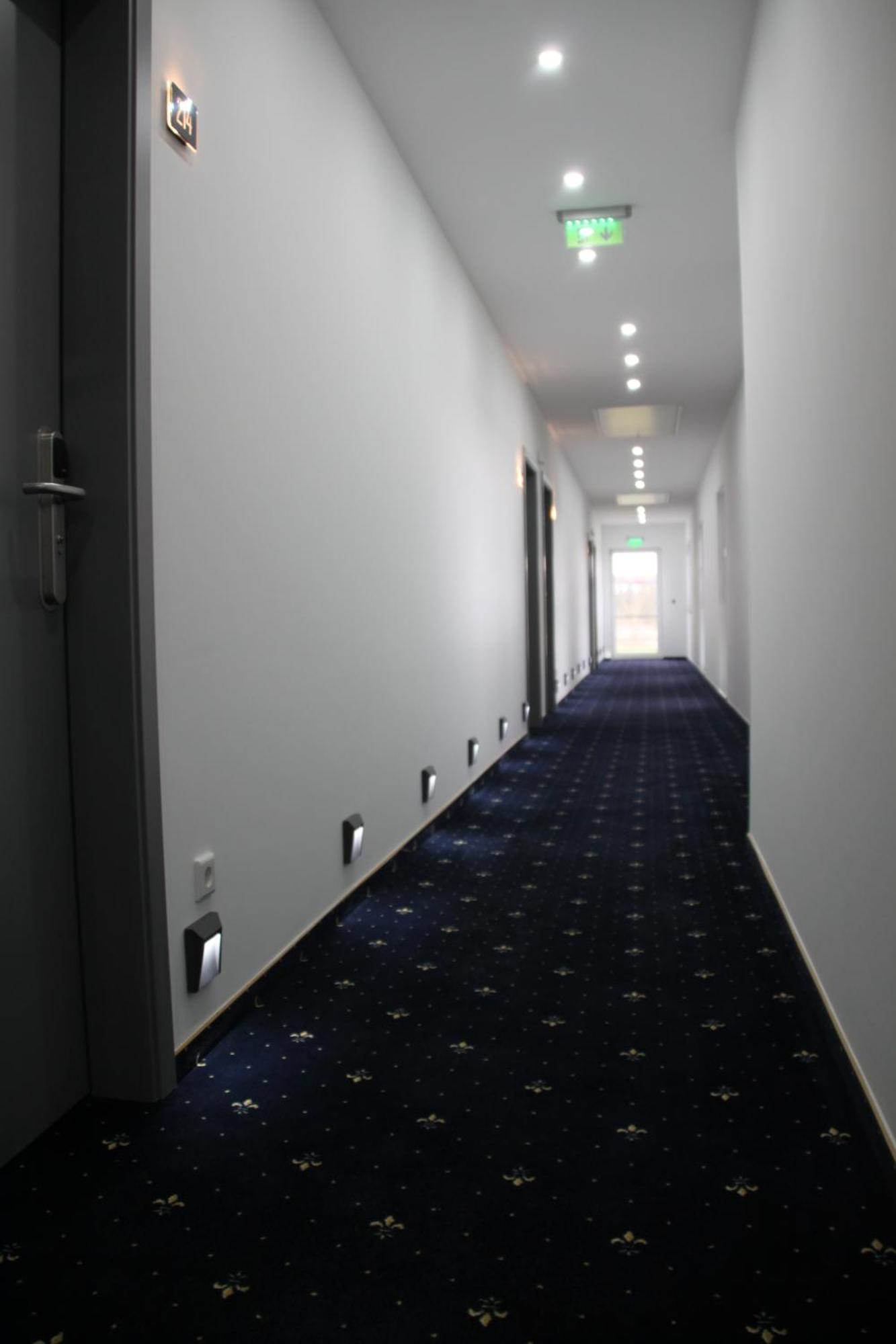Hotel & Restaurant Am Kirschberg Alten Buseck ภายนอก รูปภาพ