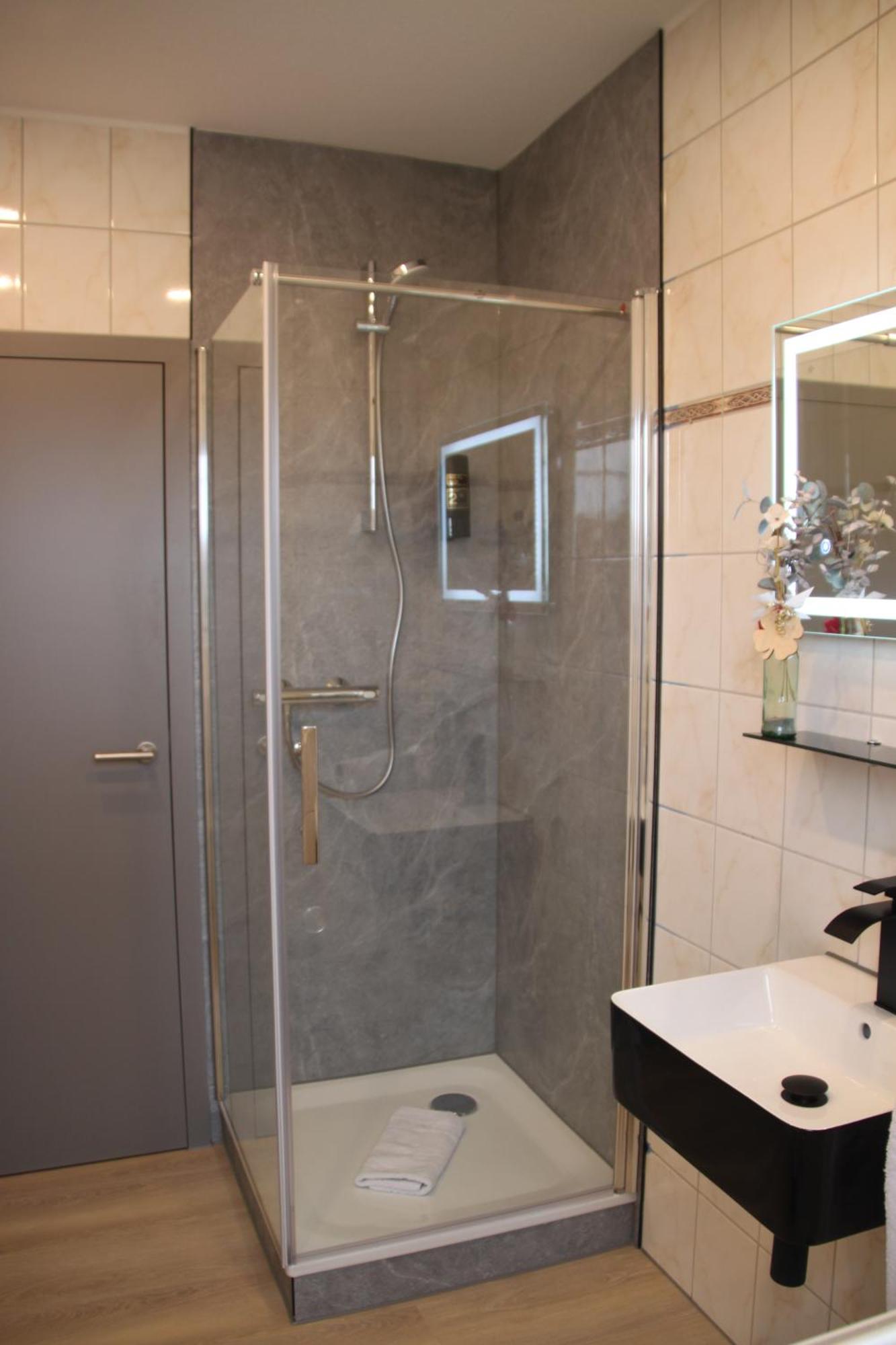 Hotel & Restaurant Am Kirschberg Alten Buseck ภายนอก รูปภาพ