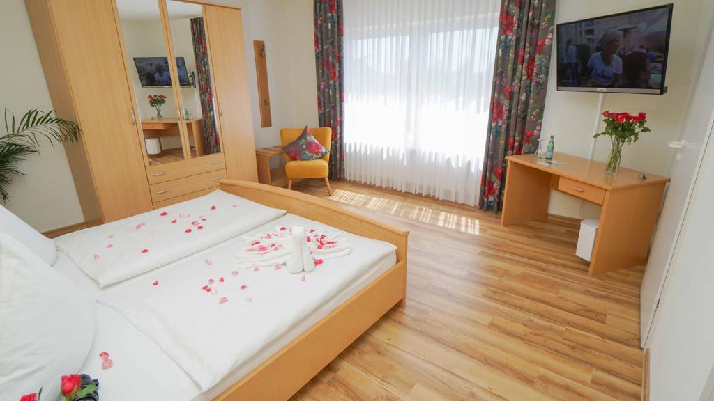 Hotel & Restaurant Am Kirschberg Alten Buseck ภายนอก รูปภาพ