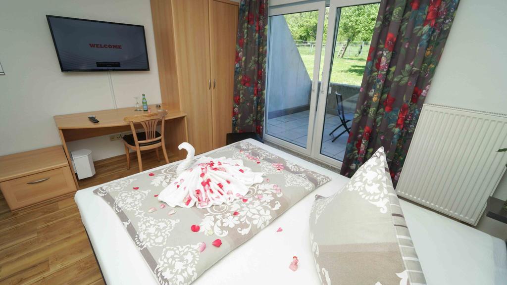 Hotel & Restaurant Am Kirschberg Alten Buseck ภายนอก รูปภาพ