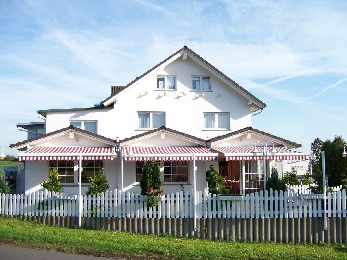 Hotel & Restaurant Am Kirschberg Alten Buseck ภายนอก รูปภาพ